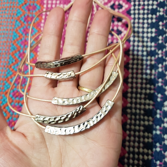 Lia Sophia layer necklace hammered metal - Picture 4 of 5